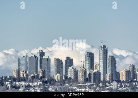 Paysage urbain de Metrotown sur la saison d'hiver. Ville dans le matin d'hiver brumeux. Vancouver, Canada Banque D'Images