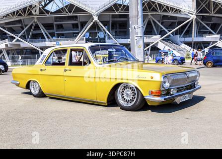 Samara, Russie - 26 juin 2022 : véhicule rétro soviétique d'époque Volga GAZ-24 dans la rue de la ville pendant le spectacle oldtimer Banque D'Images