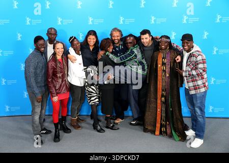 Berlin, Allemagne. 14 février 2026. L'équipe de 'Dao' pose lors de l'appel photo pour 'Dao' au 76ème Festival International du film de Berlin (Berlinale) à Berlin. Le festival se déroule du 12 au 22 février 2026. (Crédit image : © Rouzbeh Fouladi/ZUMA Press Wire) USAGE ÉDITORIAL SEULEMENT ! Non destiné à UN USAGE commercial ! Banque D'Images