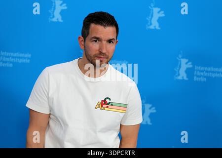 Berlin, Allemagne. 14 février 2026. Matteo Simon pose lors de l'appel photo pour 'Heysel 85' au 76ème Festival International du film de Berlin (Berlinale) à Berlin. Le festival se déroule du 12 au 22 février 2026. (Crédit image : © Rouzbeh Fouladi/ZUMA Press Wire) USAGE ÉDITORIAL SEULEMENT ! Non destiné à UN USAGE commercial ! Banque D'Images