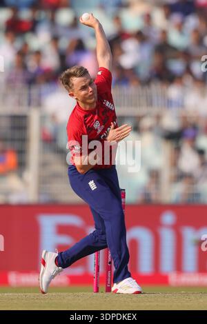 Sam Curran, de l'Angleterre, lors de la Coupe du monde T20 masculine de l'ICC, Inde et Sri Lanka 2026 match 23 opposant l'Angleterre et l'Écosse à Eden Gardens le 14 février 2026 à Kolkata, Inde photo par Shubhajit Roy Karmakar / Alamy Live News Banque D'Images