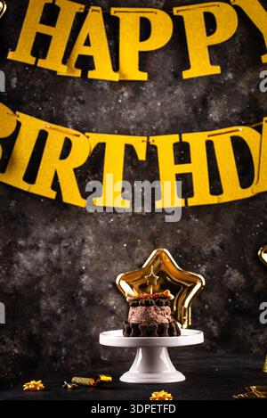 Gâteau d'anniversaire de chien de viande Banque D'Images