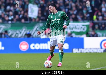 Brême, Allemagne. 14 février 2026. Fussball 1. Bundesliga 22. Spieltag SV Werder Brême - FC Bayern Muenchen am 14.02.2026 im Weserstadion in Brême Cameron Puertas ( Brême ) les règlements du LDF interdisent toute utilisation de photographies comme séquences d'images et/ou quasi-vidéo. Foto : Revierfoto crédit : ddp Media GmbH/Alamy Live News Banque D'Images