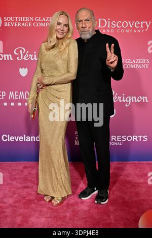 14 février 2026 - Las Vegas, Nevada, États-Unis - Eloise Broady DeJoria (G) et John Paul DeJoria assistent au gala annuel Keep Memory Alive Power of Love pour le Cleveland Clinic Lou Ruvo Center for Brain Health au MGM Grand Garden Arena le 14 février 2026 à Las Vegas, Nevada. (Crédit image : © David Becker/ZUMA Press Wire) USAGE ÉDITORIAL SEULEMENT ! Non destiné à UN USAGE commercial ! Banque D'Images