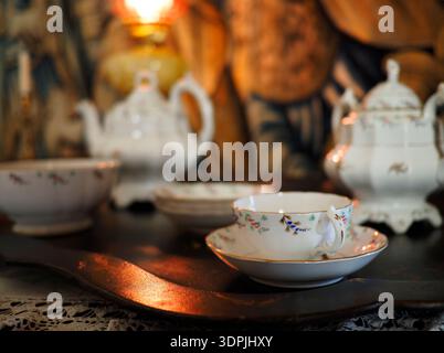 Set de thé vintage, Canons Ashby House, Northamptonshire, Royaume-Uni Banque D'Images