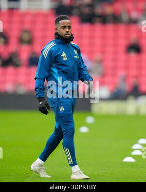15 février 2026 ; stade Bet365, Stoke, Staffordshire, Angleterre; FA Cup Football, Stoke City contre Fulham ; Ryan Sessegnon de Fulham se réchauffe avant le match Banque D'Images