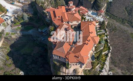 Météores est une région rocheuse avec des monastères près de la ville de Kalambaka en Grèce. Banque D'Images