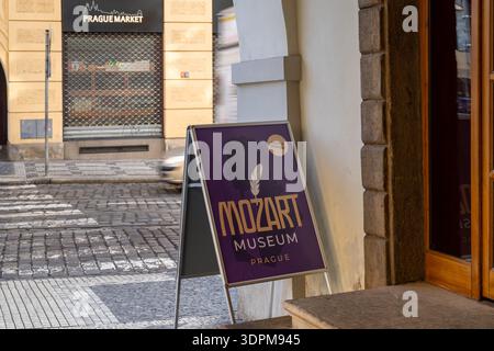 Prague, Tchéquie - 20 janvier 2025 : le Musée interactif Mozart de Prague est dédié au génie musical Wolfgang Amadeus Mozart Banque D'Images
