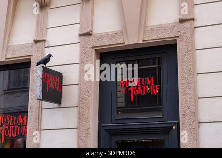 Prague, Tchéquie - 20 janvier 2025 : le Musée de la torture explore l'histoire et le contexte juridique de la torture à travers l'utilisation de répliques détaillées de tortu Banque D'Images