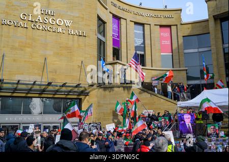 Manifestants qui manifestent contre le gouvernement iranien, Buchanan Street, Glasgow, Écosse, Royaume-Uni Banque D'Images