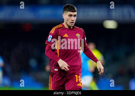 Naples, Italie. 15 février 2026. Matias Soule de L'AS Roma lors de la série Serie A Enilive match entre la SSC Napoli et L'AS Roma au Stadio Diego Armando Maradona le 15 février 2026 à Naples, Italie crédit : Giuseppe Maffia/Alamy Live News Banque D'Images