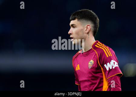 Naples, Italie. 15 février 2026. Matias Soule de L'AS Roma lors de la série Serie A Enilive match entre la SSC Napoli et L'AS Roma au Stadio Diego Armando Maradona le 15 février 2026 à Naples, Italie crédit : Giuseppe Maffia/Alamy Live News Banque D'Images