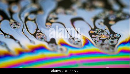 Texture essence savon défocalisé peinture arc-en-ciel blob Banque D'Images