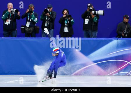 Thomas Nadalini, Italien, participe à la finale de patinage de vitesse sur courte piste masculine du 1000m des Jeux Olympiques d'hiver Milano Cortina 2026 au Milano Ice Skating Arena de Milan. (Photo Fabrizio Carabelli / SOPA images/SIPA USA) Banque D'Images