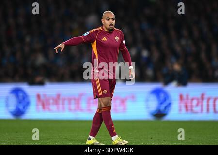 Naples, Italie. 15 février 2026. Donyell Malen de l'AS Roma Gestures lors du match de Serie A Enilive entre la SSC Napoli et L'AS Roma au stade Diego Armando Maradona à Naples, en Italie, le 15 février 2026. Crédit : Nicola Ianuale/Alamy Live News Banque D'Images