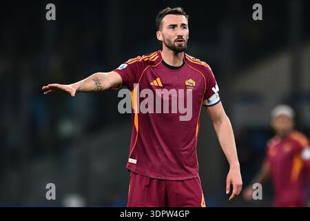Naples, Italie. 15 février 2026. Bryan Cristante de L'AS Roma Gestures lors du match de Serie A Enilive entre la SSC Napoli et L'AS Roma au stade Diego Armando Maradona à Naples, Italie, le 15 février 2026. Crédit : Nicola Ianuale/Alamy Live News Banque D'Images