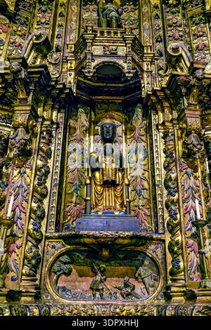 Intérieur de l'église cathédrale Esglesia de Santa Maria dans la ville côtière de Cadaques, province de Gérone sur la Costa Brava en Espagne Banque D'Images