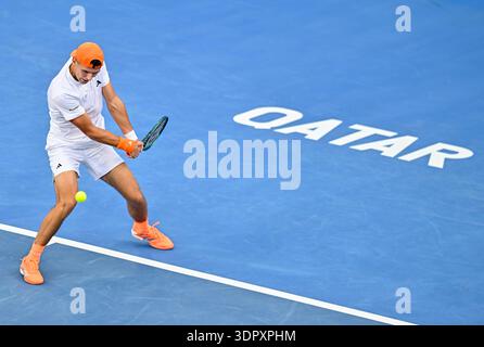 Doha, Qatar. 16 février 2026. Jakub Mensik de la République tchèque vu en action contre Jan Choinski de la Grande-Bretagne lors de la manche 32 à l'ATP Qatar ExxonMobil Open 2026 au Khalifa International Tennis Complex. Jakub Mensik a gagné contre Jan Choinski 6-7, 6-2, 6-4. ? ? ? ? Crédit : SOPA images Limited/Alamy Live News Banque D'Images