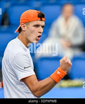 Doha, Qatar. 16 février 2026. Jakub Mensik de la République tchèque vu en action contre Jan Choinski de la Grande-Bretagne lors de la manche 32 à l'ATP Qatar ExxonMobil Open 2026 au Khalifa International Tennis Complex. Jakub Mensik a gagné contre Jan Choinski 6-7, 6-2, 6-4. ? ? ? ? Crédit : SOPA images Limited/Alamy Live News Banque D'Images