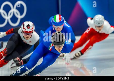 MILAN, Lombardie ITA - 16 février 2026 : Arianna Fontana n°10 de l'Italie court pendant les quarts de finale du 1000m de patinage de vitesse sur courte piste Womens à la Milano Ice Skating Arena à MILAN, Italie pendant les Jeux Olympiques d'hiver de Milano Cortina 2026. Banque D'Images