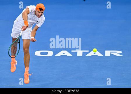 Doha, Qatar. 16 février 2026. Jakub Mensik de la République tchèque vu en action contre Jan Choinski de la Grande-Bretagne lors de la manche 32 à l'ATP Qatar ExxonMobil Open 2026 au Khalifa International Tennis Complex. Jakub Mensik a gagné contre Jan Choinski 6-7, 6-2, 6-4. ? ? ? ? (Photo de Noushad Variyattiyakkal/SOPA images/SIPA USA) crédit : SIPA USA/Alamy Live News Banque D'Images