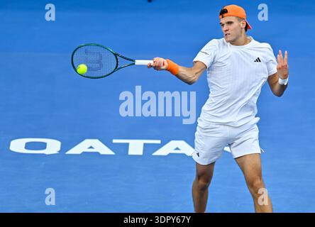 Doha, Qatar. 16 février 2026. Jakub Mensik de la République tchèque vu en action contre Jan Choinski de la Grande-Bretagne lors de la manche 32 à l'ATP Qatar ExxonMobil Open 2026 au Khalifa International Tennis Complex. Jakub Mensik a gagné contre Jan Choinski 6-7, 6-2, 6-4. ? ? ? ? (Photo de Noushad Variyattiyakkal/SOPA images/SIPA USA) crédit : SIPA USA/Alamy Live News Banque D'Images