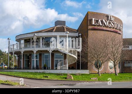 The Langstone Hotel (Langstone Quays Resort), hébergement en bord de mer surplombant Langstone Harbour, Hayling Island, Hampshire, Angleterre, Royaume-Uni Banque D'Images