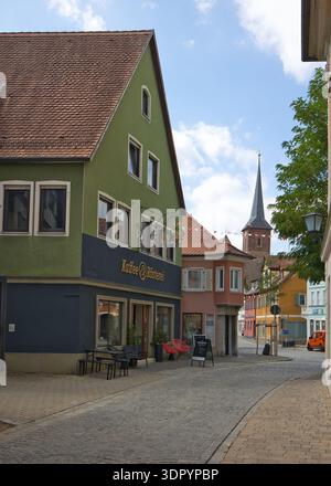 Allemagne, Bavière, Bad Windsheim - 22 août 2025 : la première torréfaction de café de la ville est située sur la Schwalbengasse. Banque D'Images