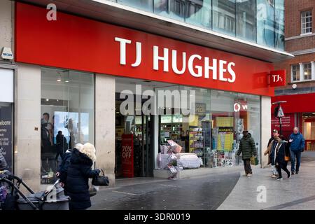 Boutique TJ Hughes dans Church Street dans le centre-ville de Liverpool Banque D'Images
