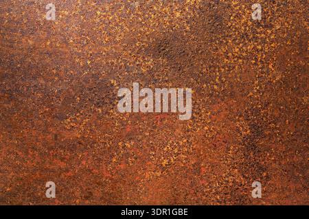 Surface texturée avec rouille et motifs dans des couleurs chaudes pendant les heures de jour Banque D'Images
