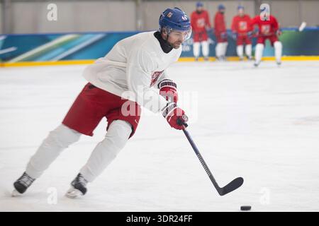 Milan, Italie. 16 février 2026. XXVe Jeux Olympiques d'hiver à Milan, Italie, le 16 février 2026. Hockey sur glace masculin. Session de formation de l'équipe tchèque. Jan Rutta. Crédit : Michal Kamaryt/CTK photo/Alamy Live News Banque D'Images