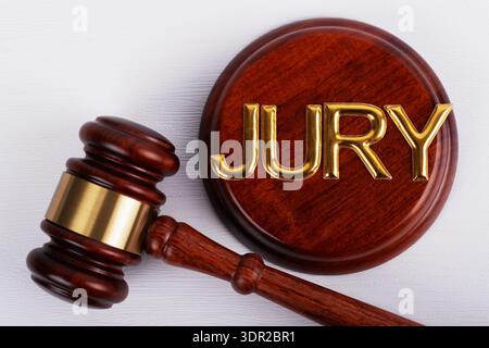 Vue en angle élevé du mot du jury et de l'ensemble de marches Banque D'Images