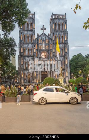 La cathédrale Saint-Joseph de Hanoi est un magnifique symbole de l’histoire, de l’architecture et de la foi. Banque D'Images
