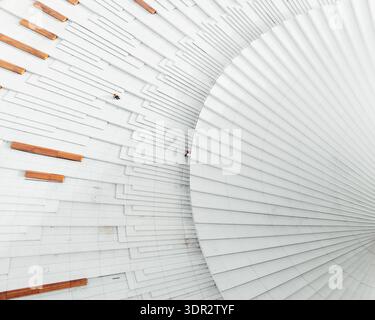 Vue aérienne de l'architecture en spirale du Musée des Sciences et de la technologie, symphonie de formes blanches et géométriques s'étendant vers le ciel, pu Dong Banque D'Images