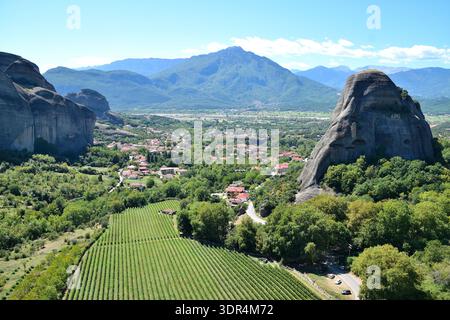 Formations rocheuses spectaculaires et monastères dans les Météores, Grèce Banque D'Images