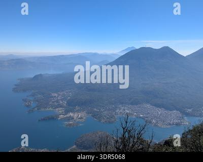 Randonnée du volcan San Pedro avec vue sur le lac Santiago Atitlan Banque D'Images