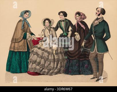 Planche de mode de l'édition de mars 1852 du périodique suédois Stockholms Mode-Journal, montrant quatre femmes et un homme en tenue médio-victorienne. Les ensembles comprennent des robes en taffetas moiré et à volants, des vestes et capes en velours, de la soie brochée à motifs floraux, des manches sous-vêtues en dentelle et un manteau hongrois à bordure de fourrure avec un pantalon rayé. Les termes de l'époque incluent le manteau mantille, le sarsenet, le corps de veste, les manchettes mousquetaire, la soie brochée, le tissu geranit et le col châle. Banque D'Images