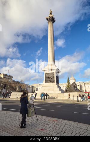 L'artiste peint la colonne de Nelson Banque D'Images