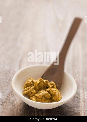 Pâte de curry jaune indien Banque D'Images