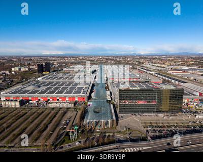 Milan, Lombardie, Italie. 17 février 2026. Vue aérienne de Milano Rho Ice Hockey Arena et qui accueille le hockey sur glace pour les Jeux Olympiques d'hiver de Milano Cortina 2026 à Milan, Italie. (Crédit image : © Walter G. Arce/ZUMA Press Wire) USAGE ÉDITORIAL SEULEMENT ! Non destiné à UN USAGE commercial ! Banque D'Images