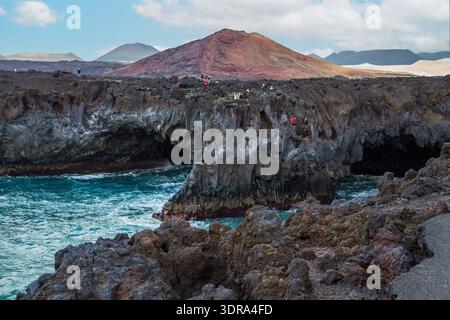 Incroyablement belles grottes de lave et falaises à Los Hervideros après le coucher du soleil Lanzarote Canaries Islands Espagne. Concept de voyage. Banque D'Images