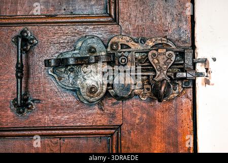 Gros plan d'une ancienne serrure de porte Banque D'Images