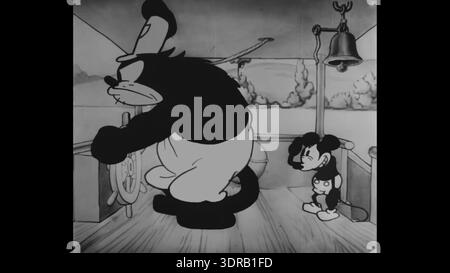 Steamboat Willie est un court-métrage animé de Walt Disney et Ub Iwerks sorti en 1928 avec Mickey Mouse comme personnage central. Le dessin animé en noir et blanc montre Mickey manœuvrant un bateau à vapeur tout en s'engageant dans des activités comiques avec d'autres personnages. Il a été parmi les premières animations à inclure du son synchronisé, combinant musique et effets. Le film est historiquement important dans l'animation, aidant à définir le style créatif de Disney et à établir Mickey Mouse comme une icône culturelle durable. Banque D'Images