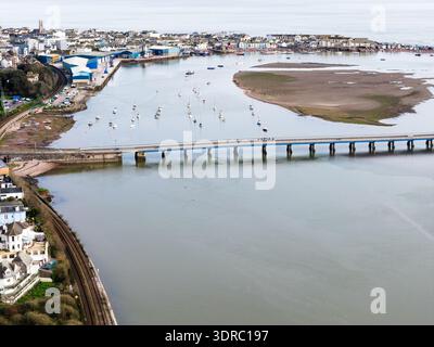 Drone image du pont Shaldon sur la rivière Teign dans le Devon. Banque D'Images