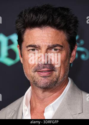 HOLLYWOOD, LOS ANGELES, CALIFORNIE, États-Unis - 17 FÉVRIER : Karl Urban arrive à la première mondiale de 'The Bluff' d'Amazon Prime Video qui s'est tenue au TCL Chinese Theatre IMAX le 17 février 2026 à Hollywood, Los Angeles, Californie, États-Unis. (Photo de Xavier Collin/image Press Agency) Banque D'Images