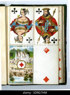 Cet ensemble du XIXe siècle de 52 cartes à jouer à double bout est monté dans un livre contenant treize pages de quatre cartes chacune, plus une page avec le titre de l'emballage original. Les as montrent des bâtiments publics à Paris. Chromolithographie avec coloration à la main et dorure est appliquée. Les dos des cartes sont rose marbré. La collection illustre l'art français des cartes à jouer du XIXe siècle, les techniques d'impression lithographique, la représentation urbaine, le design décoratif et la combinaison de l'architecture et de la culture du jeu. Banque D'Images
