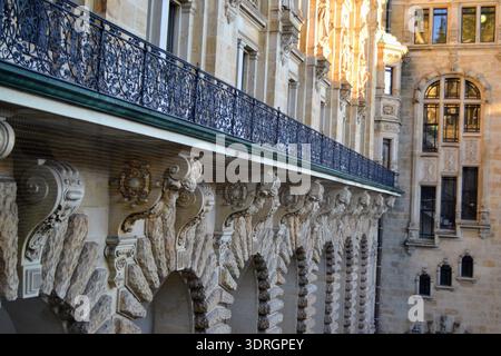Détails architecturaux ornés à l'intérieur de l'hôtel de ville de Hambourg Banque D'Images