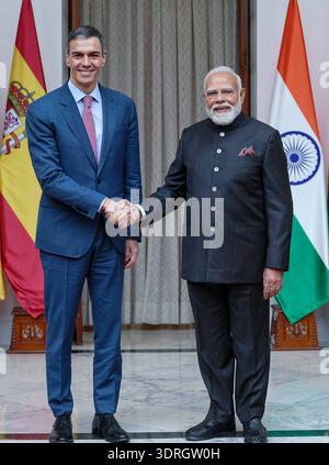 Politique, diplomatie, gouvernement le premier ministre Narendra Modi rencontre le président de S.E. M. Pedro Sanchez, président du gouvernement espagnol le 18 février 2026. New Delhi Inde Copyright : xSeshadrixSukumarx Banque D'Images