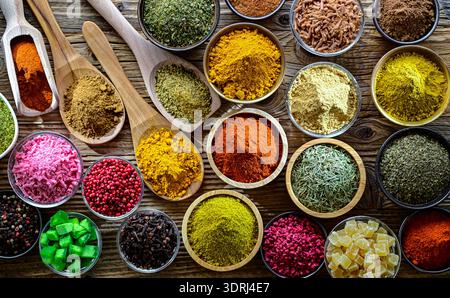 Composition avec assortiment d'épices et d'herbes Banque D'Images