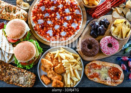 Aliments augmentant le risque de cancer. Malbouffe. Banque D'Images